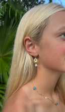 Load image into Gallery viewer, Bella Flower Earrings