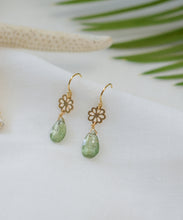 Load image into Gallery viewer, Blooms Kyanite Earrings