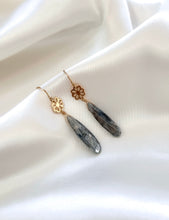 Load image into Gallery viewer, Blooms Kyanite Earrings