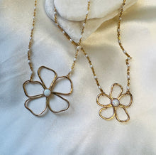 Load image into Gallery viewer, Blooms Aloha Necklace