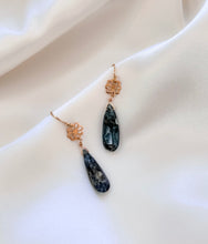 Load image into Gallery viewer, Blooms Kyanite Earrings