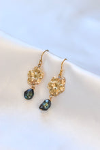 Load image into Gallery viewer, Bella Flower Earrings