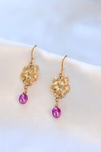 Load image into Gallery viewer, Bella Flower Earrings