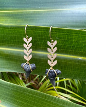 Load image into Gallery viewer, Shark Tooth Arrow Chain Earrings