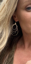 Load image into Gallery viewer, Oyster Shell Earrings