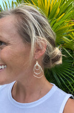 Load image into Gallery viewer, Oyster Shell Earrings