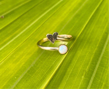 Load image into Gallery viewer, Opal Heart Ring