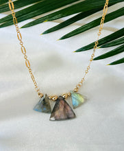 Load image into Gallery viewer, Tres Labradorite necklace
