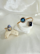 Load image into Gallery viewer, Labradorite Gold Ball Banded Ring
