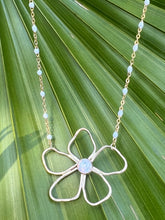 Load image into Gallery viewer, Blooms Aloha Necklace
