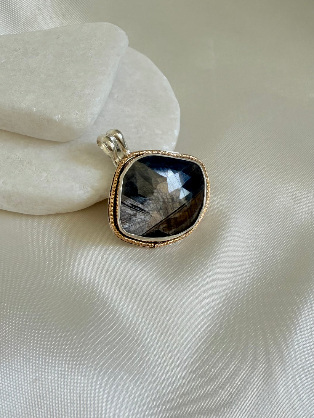 Sapphire (Gold Sheen) Sparkle Pendant