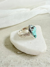 Load image into Gallery viewer, Turquoise Flower Swirl Ring
