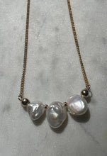 Load image into Gallery viewer, Drops of Pearl Necklace
