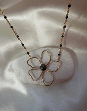 Load image into Gallery viewer, Blooms Aloha Necklace
