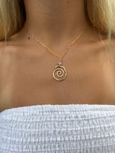 Load image into Gallery viewer, Swirl Necklace
