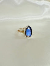 Load image into Gallery viewer, Labradorite Gold Ball Banded Ring

