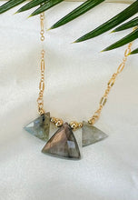 Load image into Gallery viewer, Tres Labradorite necklace
