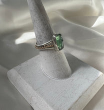 Load image into Gallery viewer, Gold Ball Banded Ring- green kyanite
