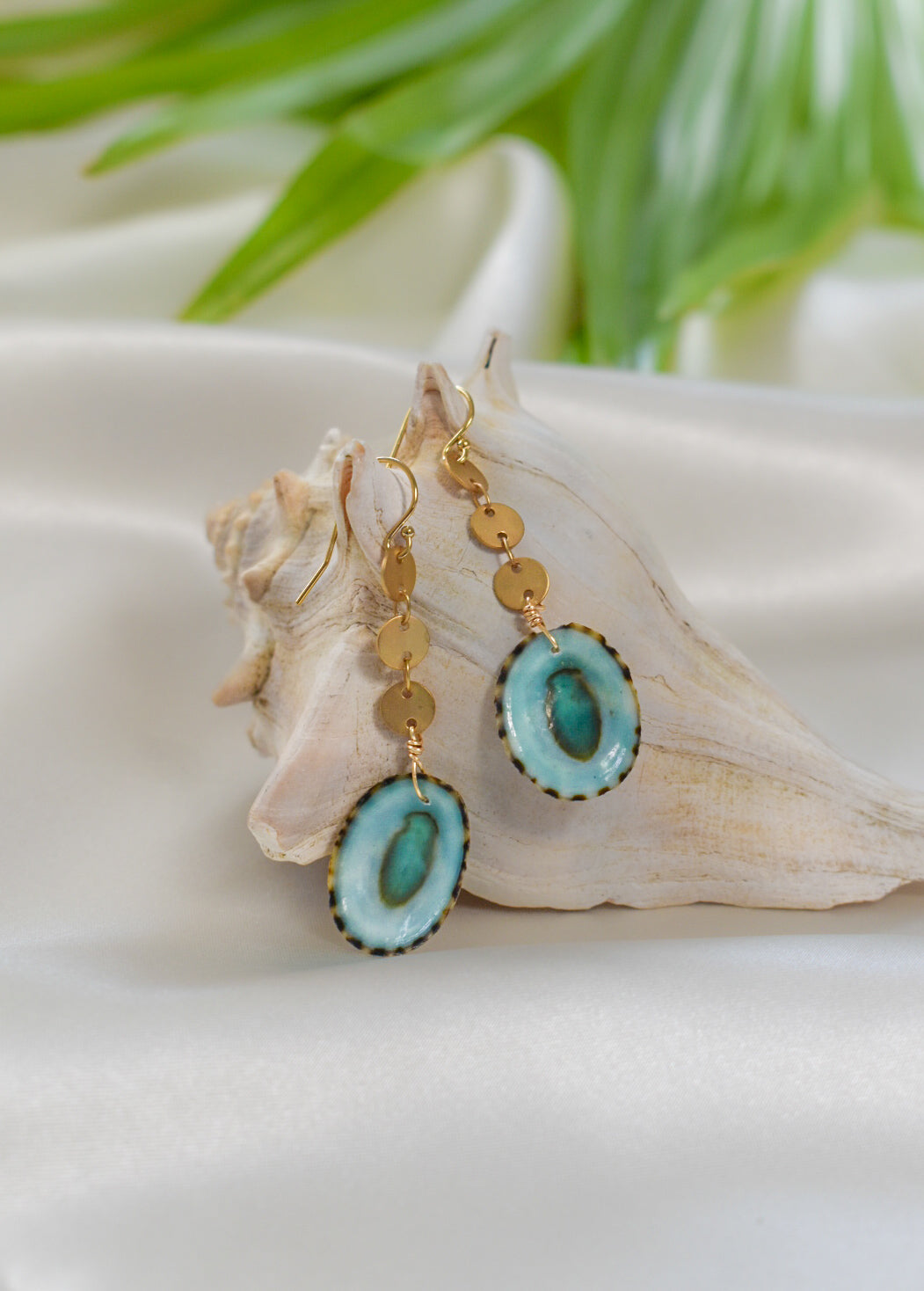 Limpet Seashell Earrings-gold matte