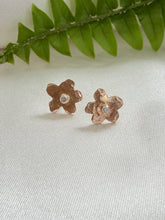 Load image into Gallery viewer, Blooms Stud Earrings
