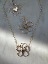 Load image into Gallery viewer, Blooms Groovy Necklace
