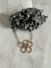 Load image into Gallery viewer, Blooms Groovy Necklace
